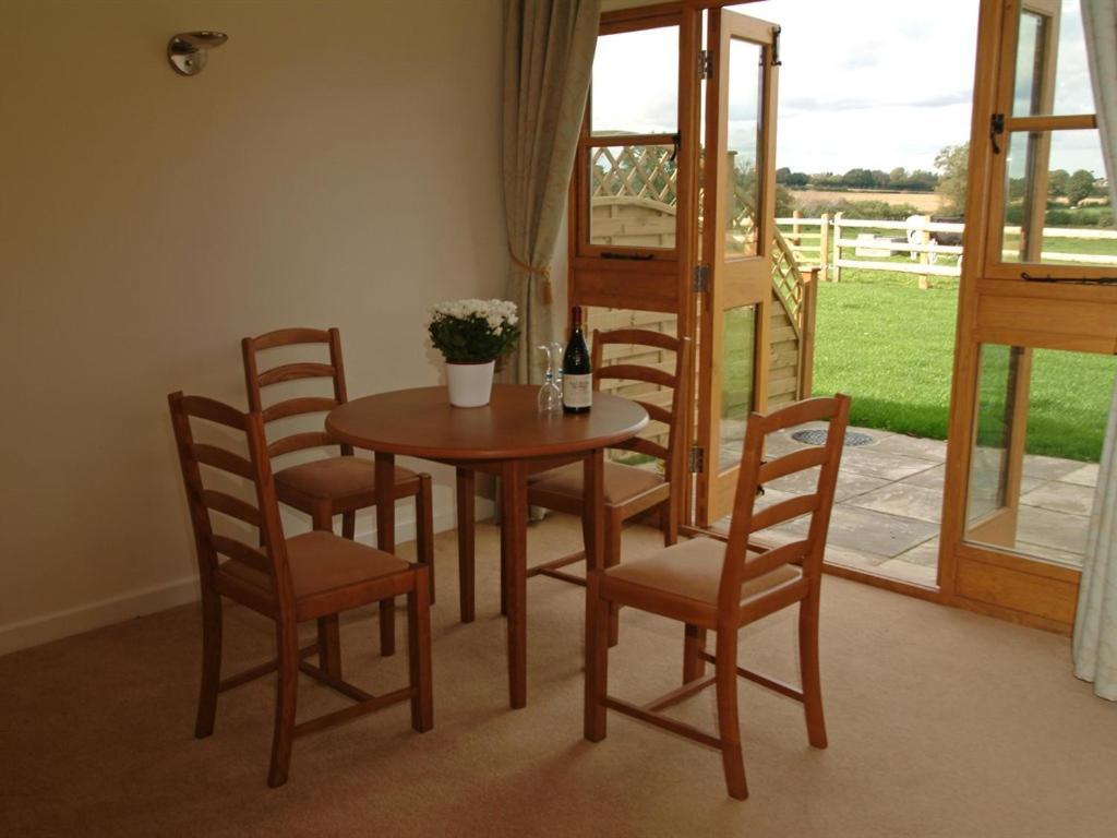 Hook Farm Cottages Royal Wootton Bassett Habitación foto